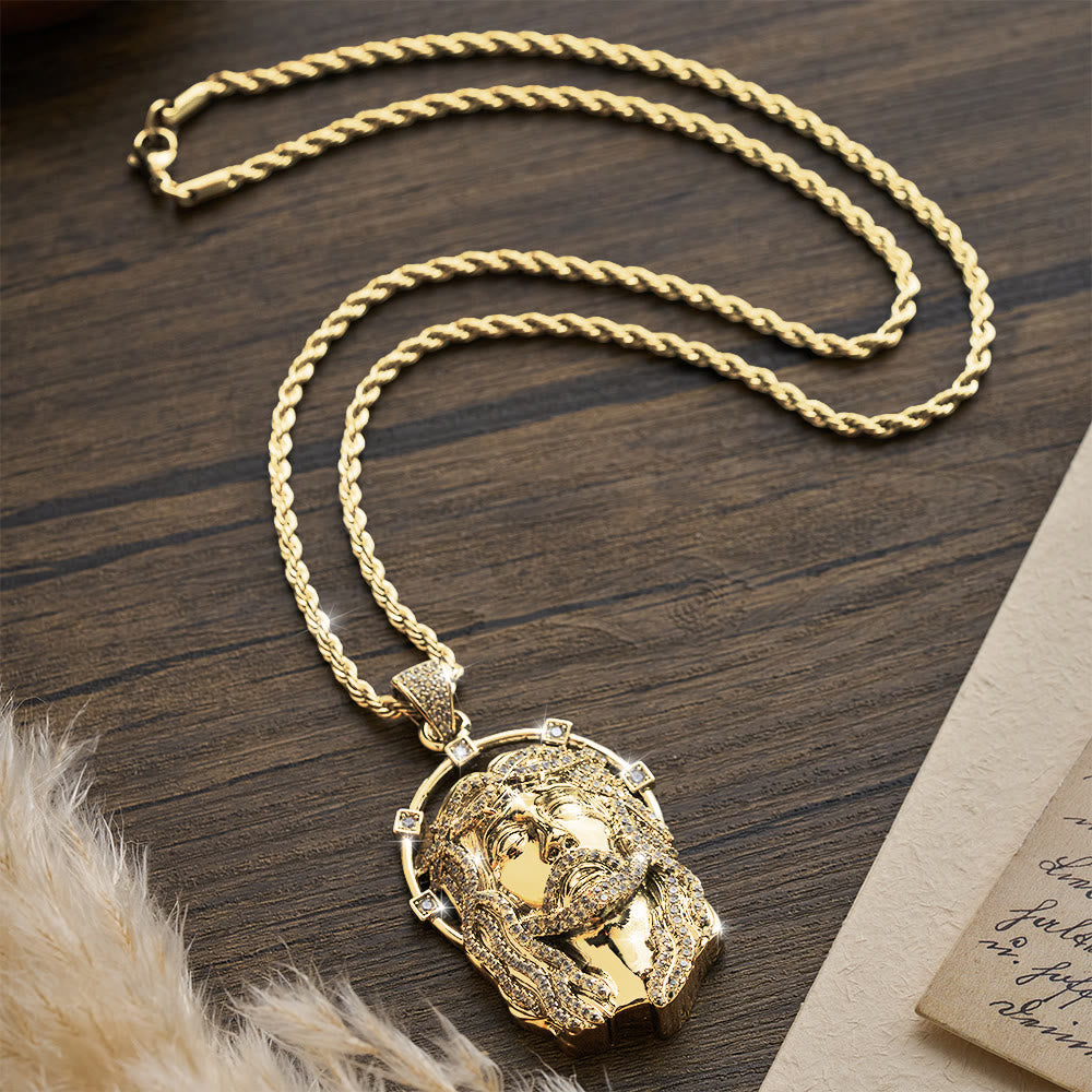 Christianartworkshop Collier à maillons multiples avec pendentif ovale en strass et halo représentant le visage sacré : emblème intemporel de douce protection céleste - image 3