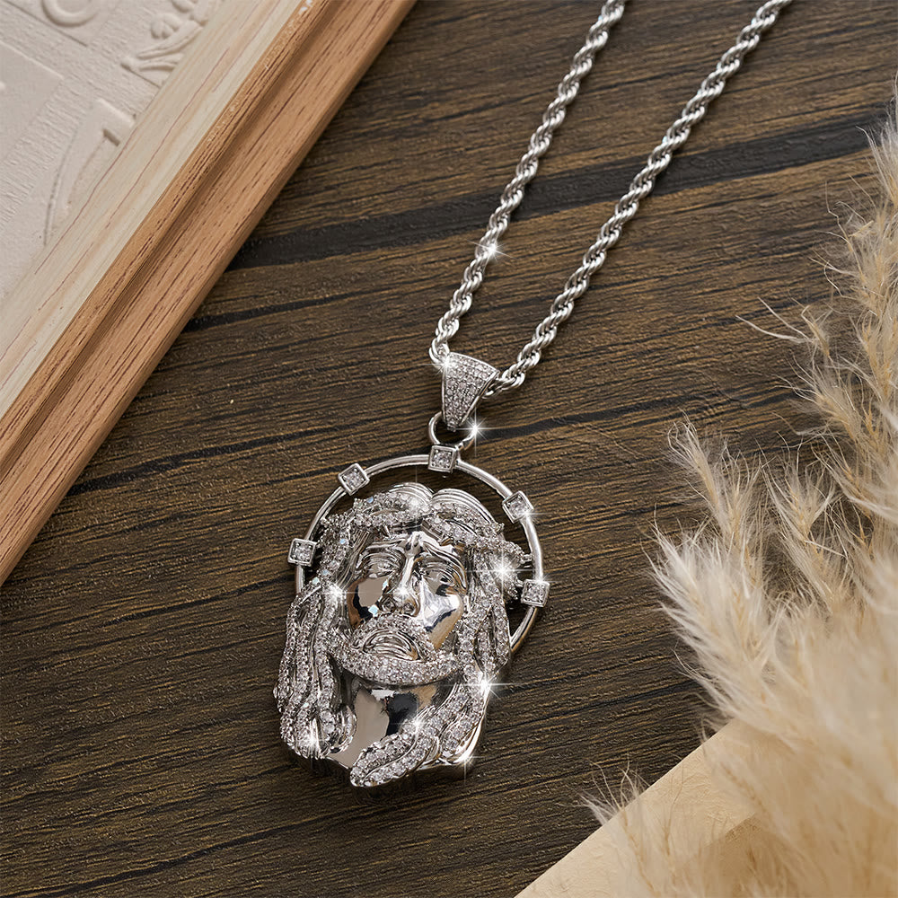 Christianartworkshop Collier à maillons multiples avec pendentif ovale en strass et halo représentant le visage sacré : emblème intemporel de douce protection céleste - image 10