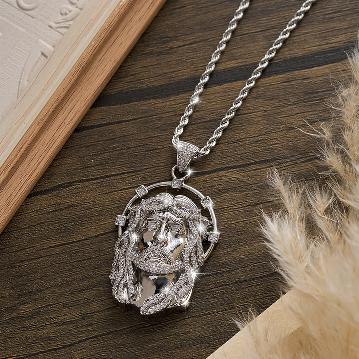 Christianartworkshop Collier à maillons multiples avec pendentif ovale en strass et halo représentant le visage sacré : emblème intemporel de douce protection céleste - image 10