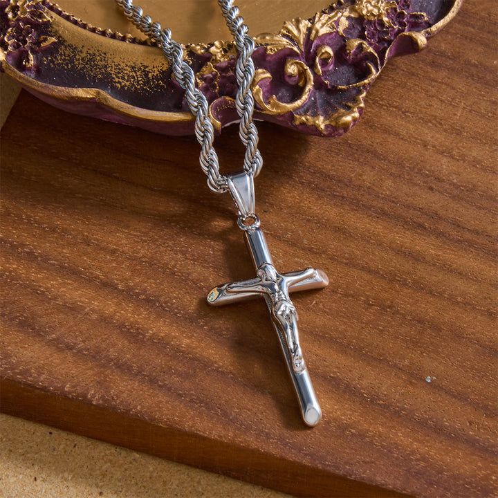 Christianartworkshop Collier avec pendentif crucifix en relief et chaîne torsadée : emblème intemporel de la douce protection céleste - Argent - image 3