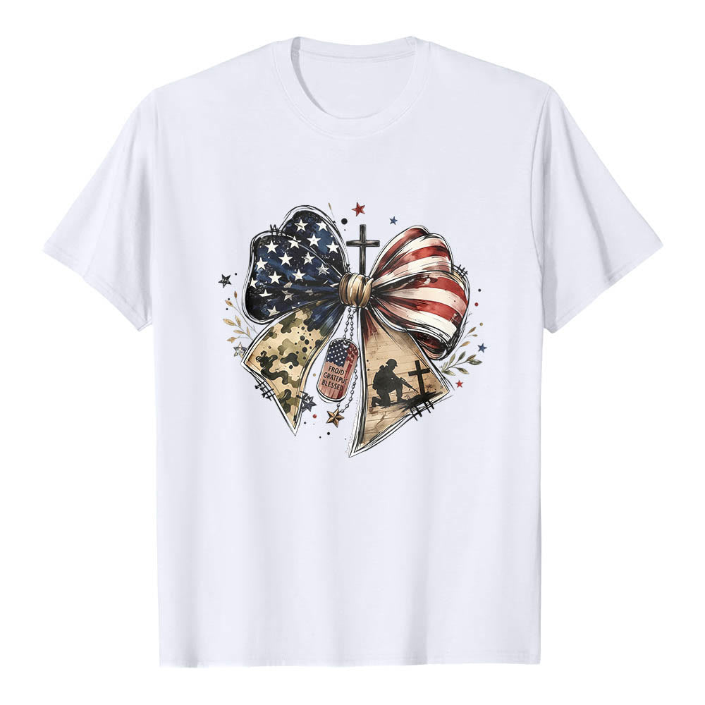 Christianartworkshop T-shirt classique à imprimé patriotique multi-panneaux avec nœud, croix, plaque militaire et étoile sur le devant - Blanc - 2XL - image 2