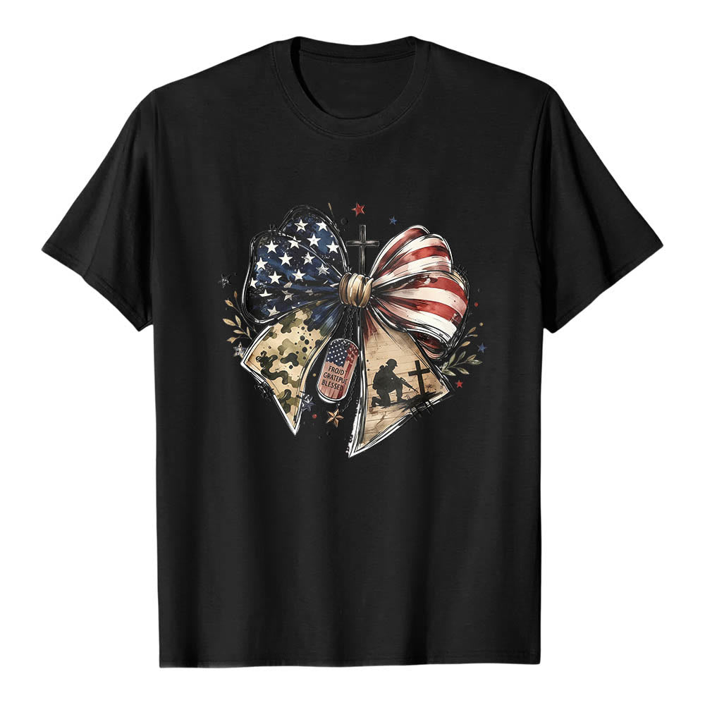 Christianartworkshop T-shirt classique à imprimé patriotique multi-panneaux avec nœud, croix, plaque militaire et étoile sur le devant - Noir - 2XL - image 6