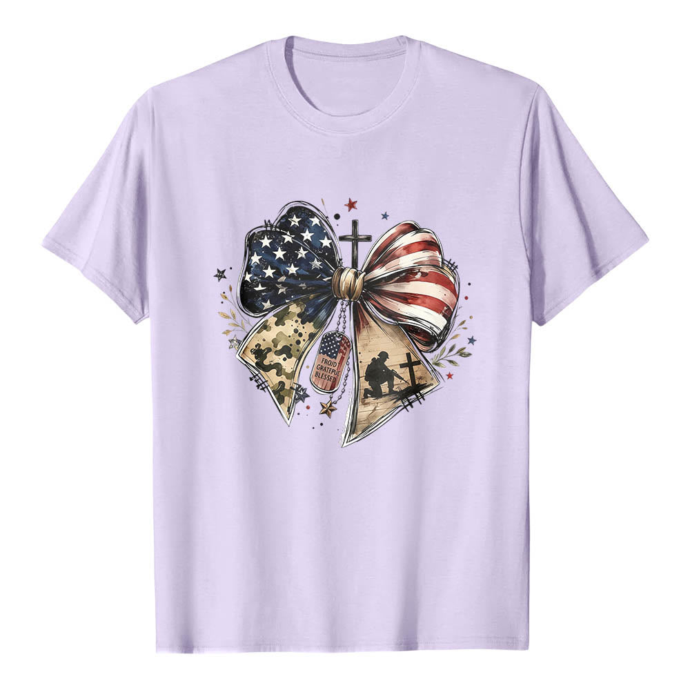 Christianartworkshop T-shirt classique à imprimé patriotique multi-panneaux avec nœud, croix, plaque militaire et étoile sur le devant - Violet - 2XL - image 10