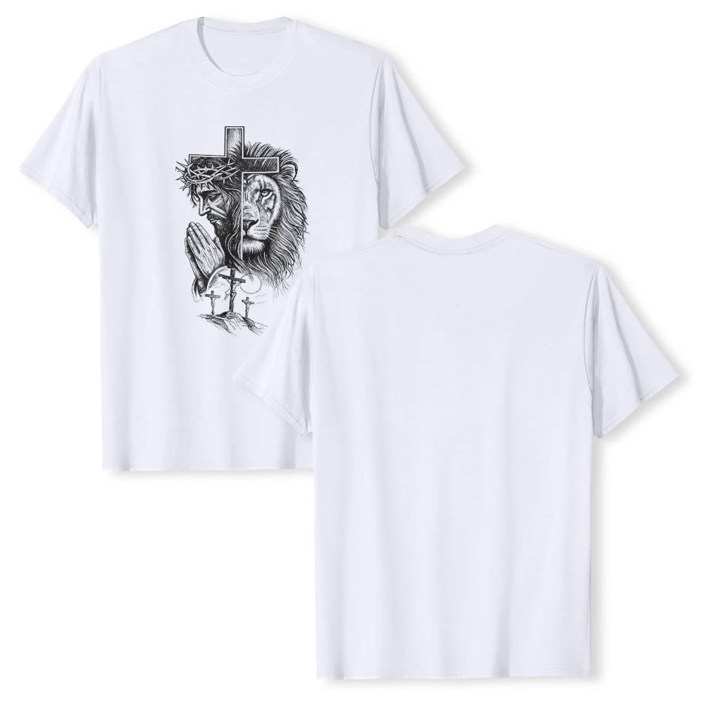 Christianartworkshop T-shirt classique imprimé sur le devant, représentant Jésus en prière avec un lion et une croix du Golgotha ​​(portrait divisé). - image 1