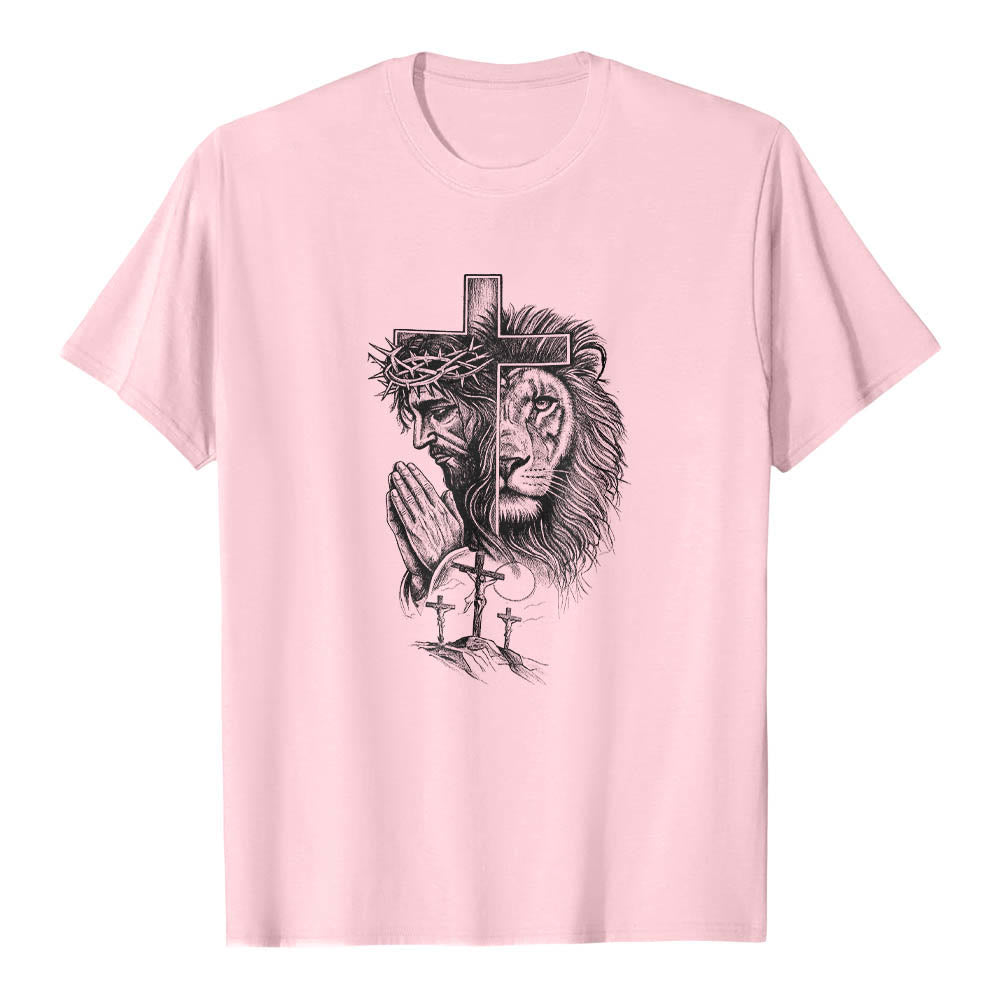 Christianartworkshop T-shirt classique imprimé sur le devant, représentant Jésus en prière avec un lion et une croix du Golgotha ​​(portrait divisé). - Rose - 2XL - image 16