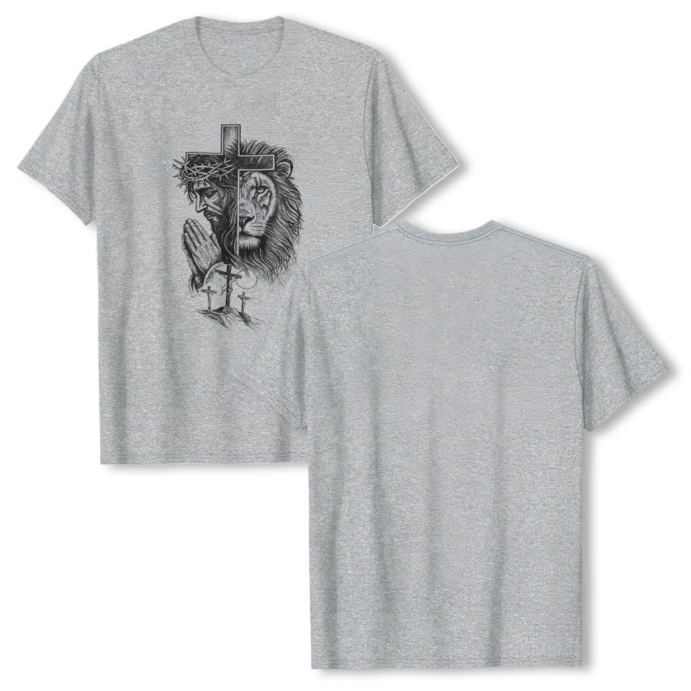 Christianartworkshop T-shirt classique imprimé sur le devant, représentant Jésus en prière avec un lion et une croix du Golgotha ​​(portrait divisé). - image 5