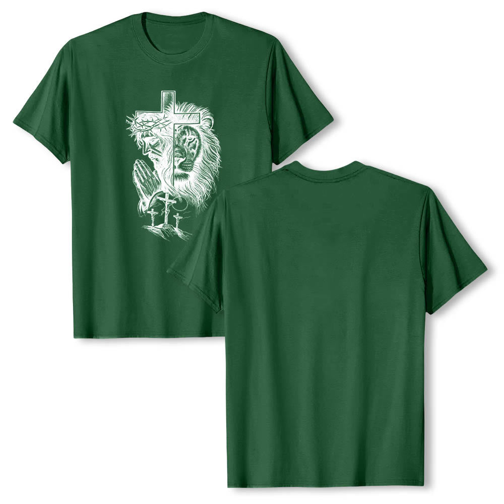 Christianartworkshop T-shirt classique imprimé sur le devant, représentant Jésus en prière avec un lion et une croix du Golgotha ​​(portrait divisé). - image 7