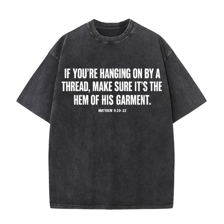 Christianartworkshop T-shirt délavé avec citation de Matthieu 9:20-22 : Femme saignante touchant le Christ, robe, dessin au trait, imprimé au dos. - image 10