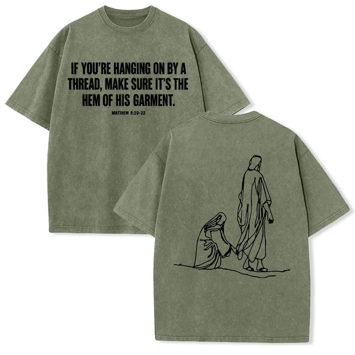 Christianartworkshop T-shirt délavé avec citation de Matthieu 9:20-22 : Femme saignante touchant le Christ, robe, dessin au trait, imprimé au dos. - Vert armée - 5XL - image 24