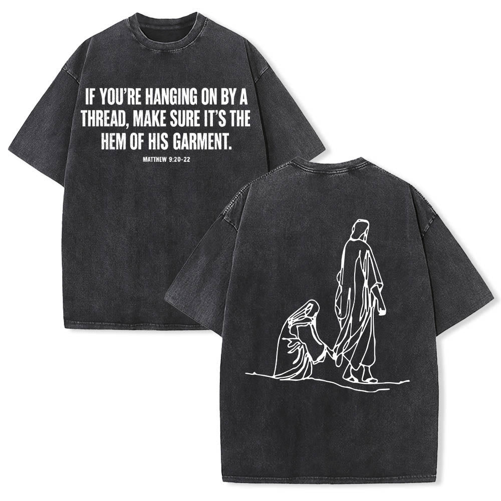 Christianartworkshop T-shirt délavé avec citation de Matthieu 9:20-22 : Femme saignante touchant le Christ, robe, dessin au trait, imprimé au dos. - Noir - 5XL - image 9