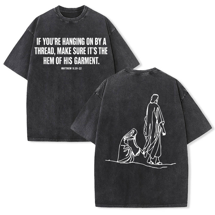 Christianartworkshop T-shirt délavé avec citation de Matthieu 9:20-22 : Femme saignante touchant le Christ, robe, dessin au trait, imprimé au dos. - Noir - 5XL - image 9