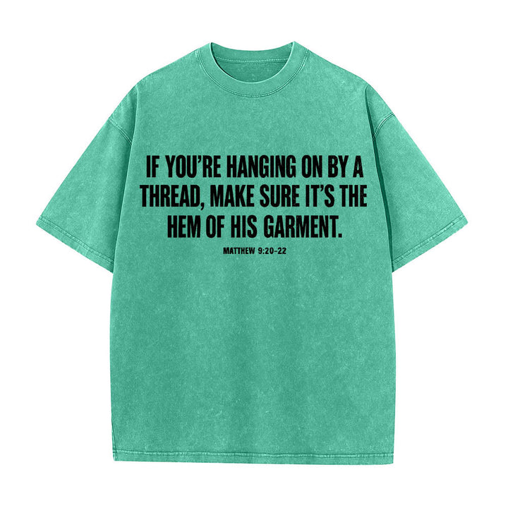 Christianartworkshop T-shirt délavé avec citation de Matthieu 9:20-22 : Femme saignante touchant le Christ, robe, dessin au trait, imprimé au dos. - image 16