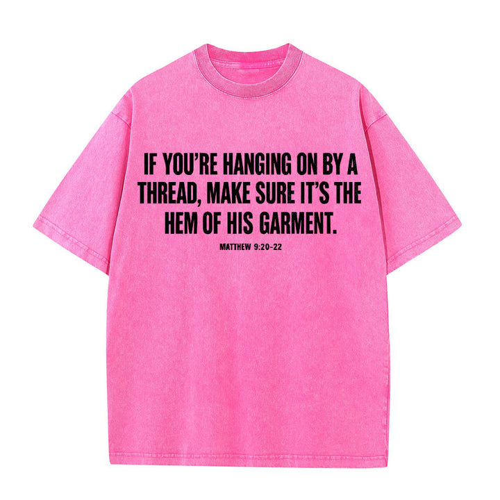 Christianartworkshop T-shirt délavé avec citation de Matthieu 9:20-22 : Femme saignante touchant le Christ, robe, dessin au trait, imprimé au dos. - image 22