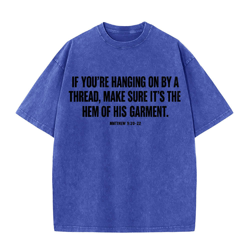 Christianartworkshop T-shirt délavé avec citation de Matthieu 9:20-22 : Femme saignante touchant le Christ, robe, dessin au trait, imprimé au dos. - image 13
