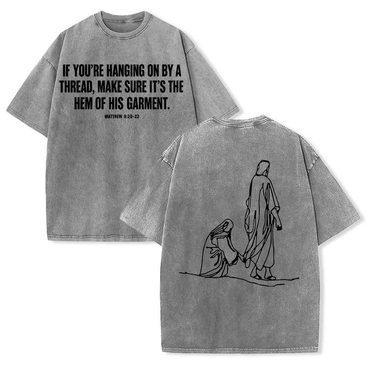 Christianartworkshop T-shirt délavé avec citation de Matthieu 9:20-22 : Femme saignante touchant le Christ, robe, dessin au trait, imprimé au dos. - Gris - 5XL - image 6