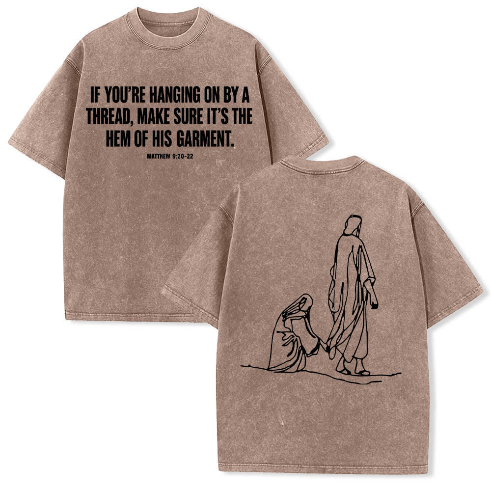 Christianartworkshop T-shirt délavé avec citation de Matthieu 9:20-22 : Femme saignante touchant le Christ, robe, dessin au trait, imprimé au dos. - Brun - 5XL - image 0