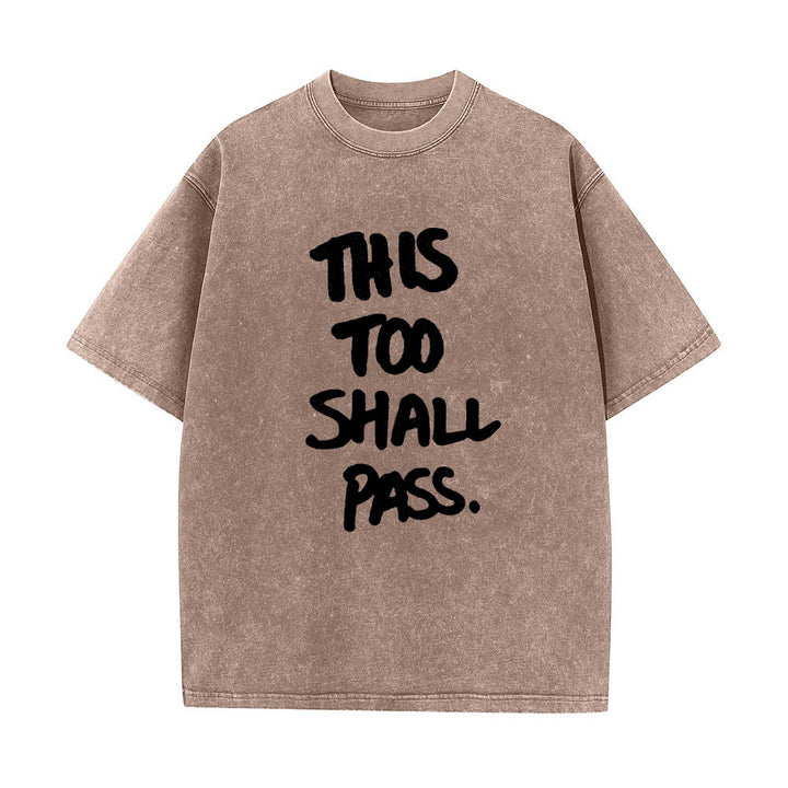 Christianartworkshop T-shirt délavé avec inscription manuscrite verticale « This Too Shall Pass » imprimée sur le devant - Brun - 5XL - image 4