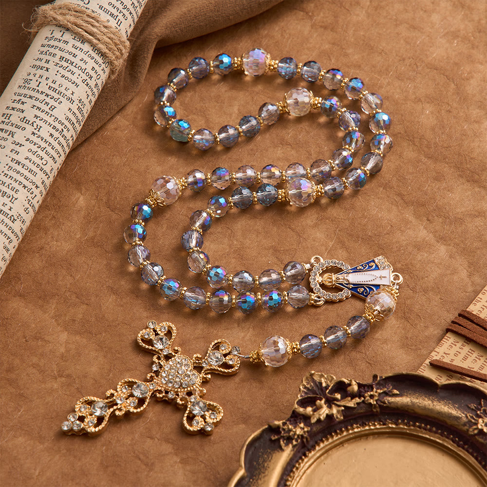 Christianartworkshop Chapelet en perles bleues irisées avec Notre-Dame d'Aparecida et crucifix en strass : chapelet personnalisé avec un nom, souvenir pour la chapelle - image 4