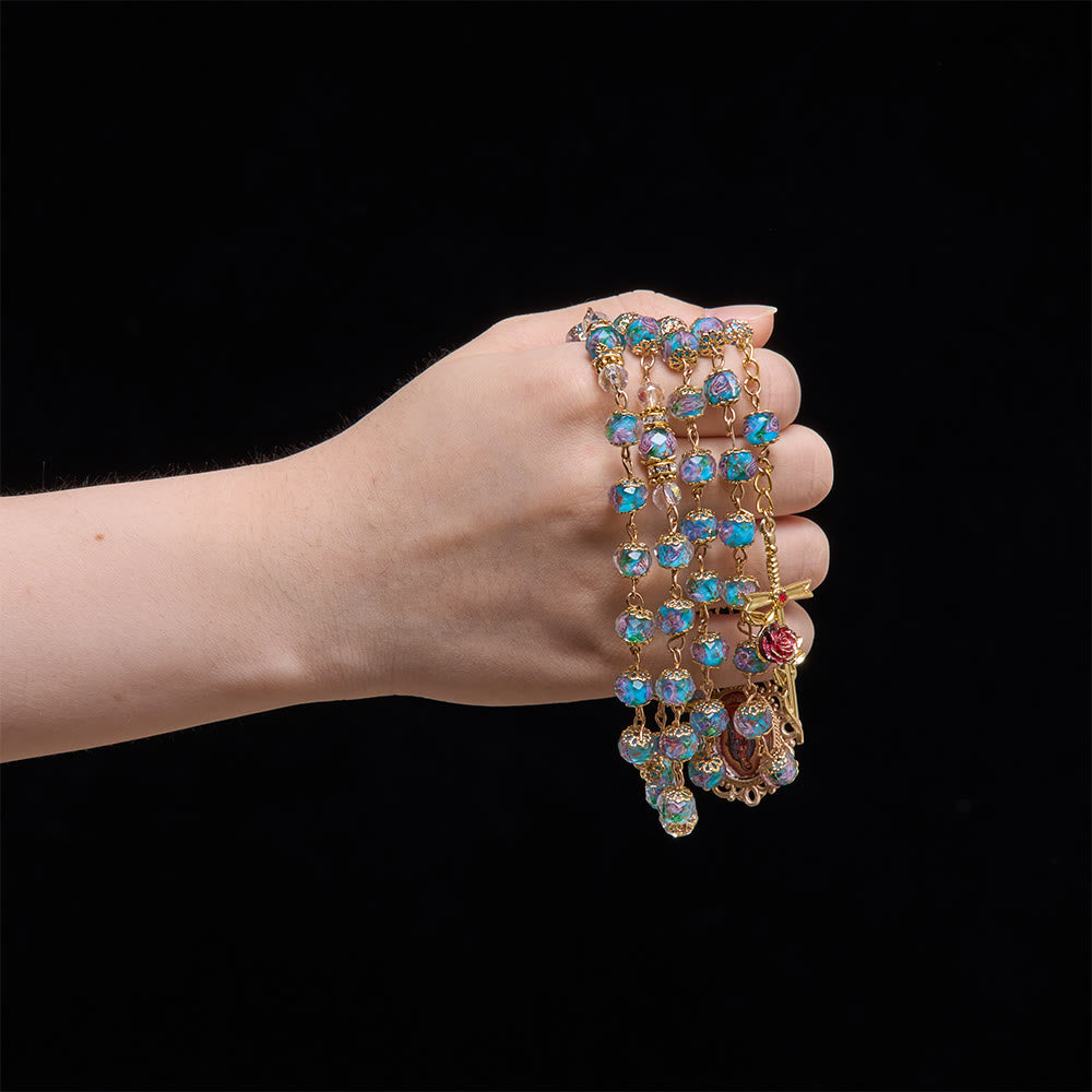 Christianartworkshop Chapelet en verre bleu à motifs floraux, orné d'une croix dorée en forme de rose et d'un médaillon de Notre-Dame de Guadalupe - image 1