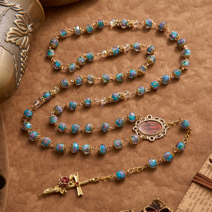 Christianartworkshop Chapelet en verre bleu à motifs floraux, orné d'une croix dorée en forme de rose et d'un médaillon de Notre-Dame de Guadalupe - image 3