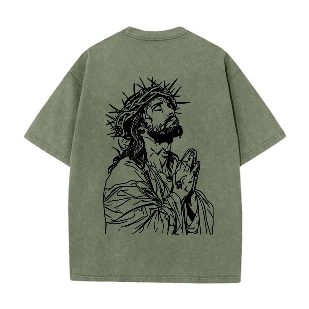 Christianartworkshop T-shirt délavé avec slogan en écriture cursive à l'avant, chapelet, croix et chaîne ; couronne d'épines au dos et Jésus en prière. - image 26