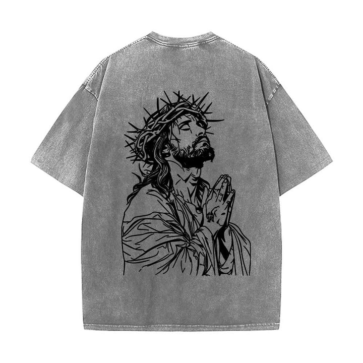 Christianartworkshop T-shirt délavé avec slogan en écriture cursive à l'avant, chapelet, croix et chaîne ; couronne d'épines au dos et Jésus en prière. - image 11