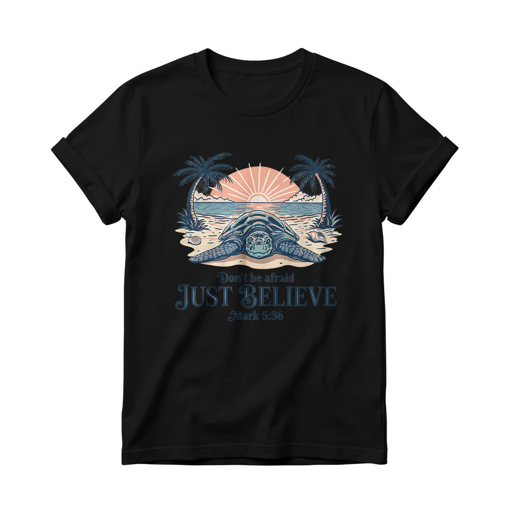 Christianartworkshop T-shirt à col rond pour femme, motif coucher de soleil sur la plage, palmier et tortue marine. « N’aie pas peur, crois simplement » (Marc 5:36). - Noir - 4XL - image 2
