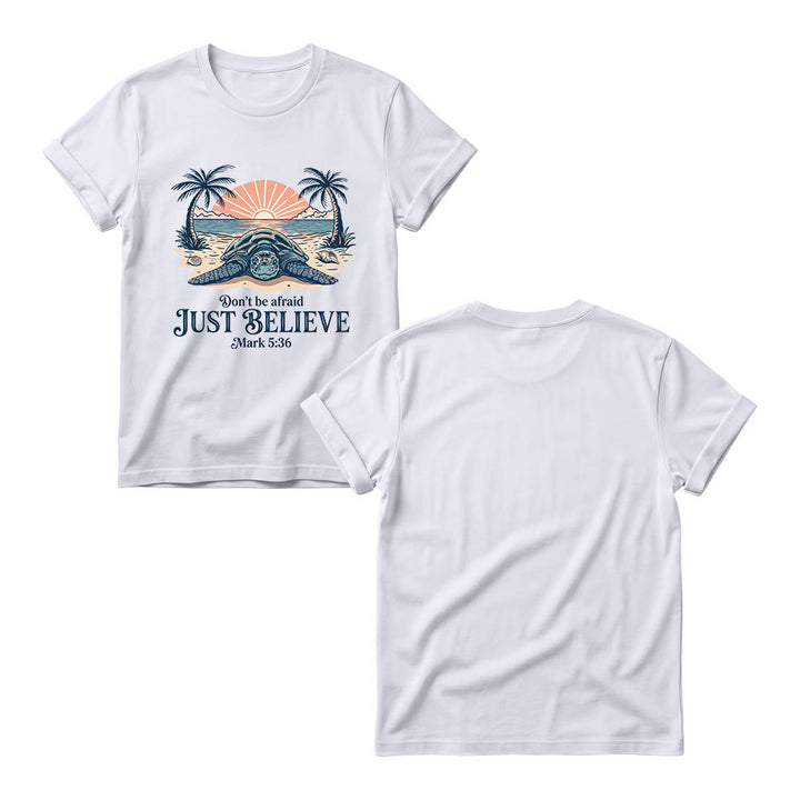Christianartworkshop T-shirt à col rond pour femme, motif coucher de soleil sur la plage, palmier et tortue marine. « N’aie pas peur, crois simplement » (Marc 5:36). - image 7
