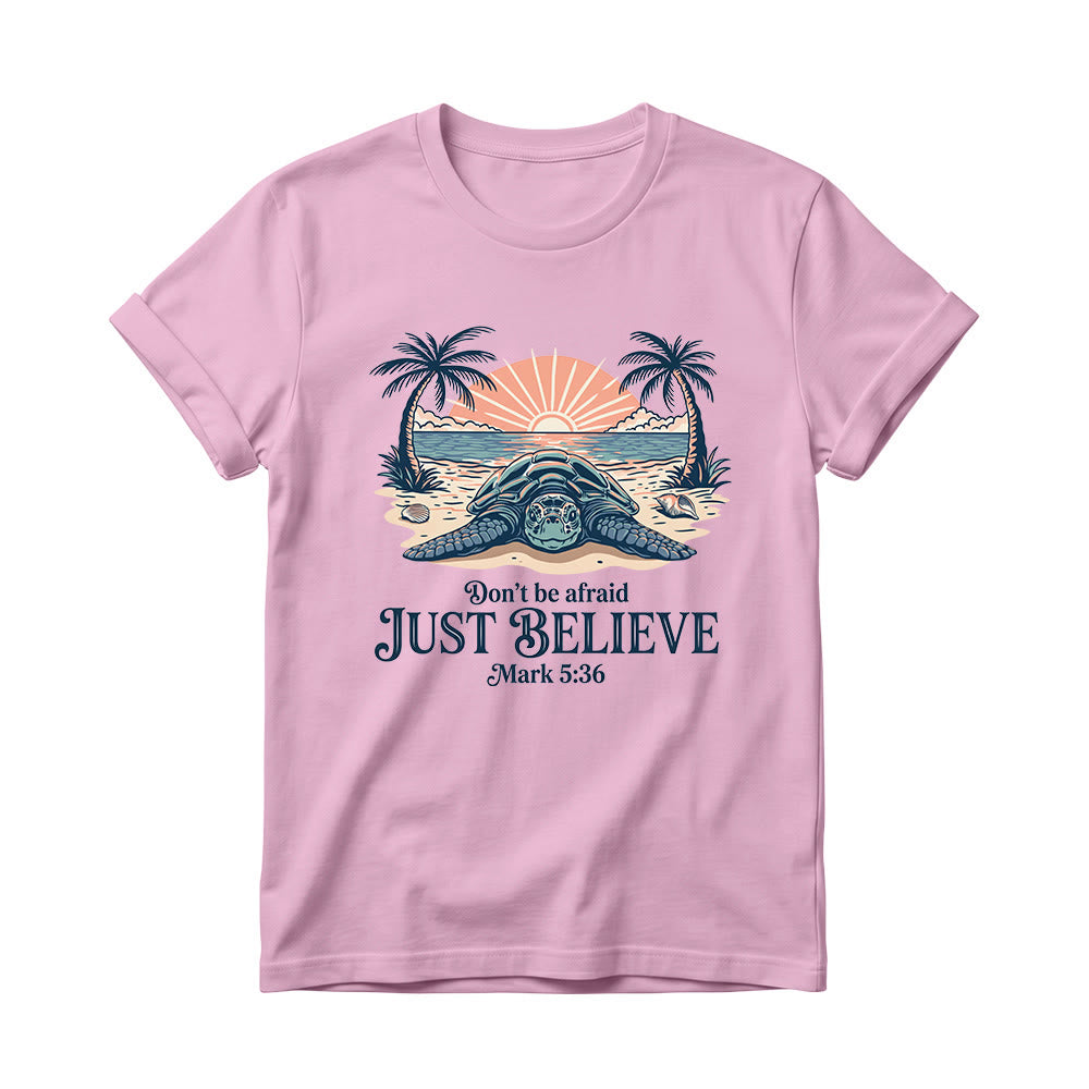 Christianartworkshop T-shirt à col rond pour femme, motif coucher de soleil sur la plage, palmier et tortue marine. « N’aie pas peur, crois simplement » (Marc 5:36). - Rose - 4XL - image 4