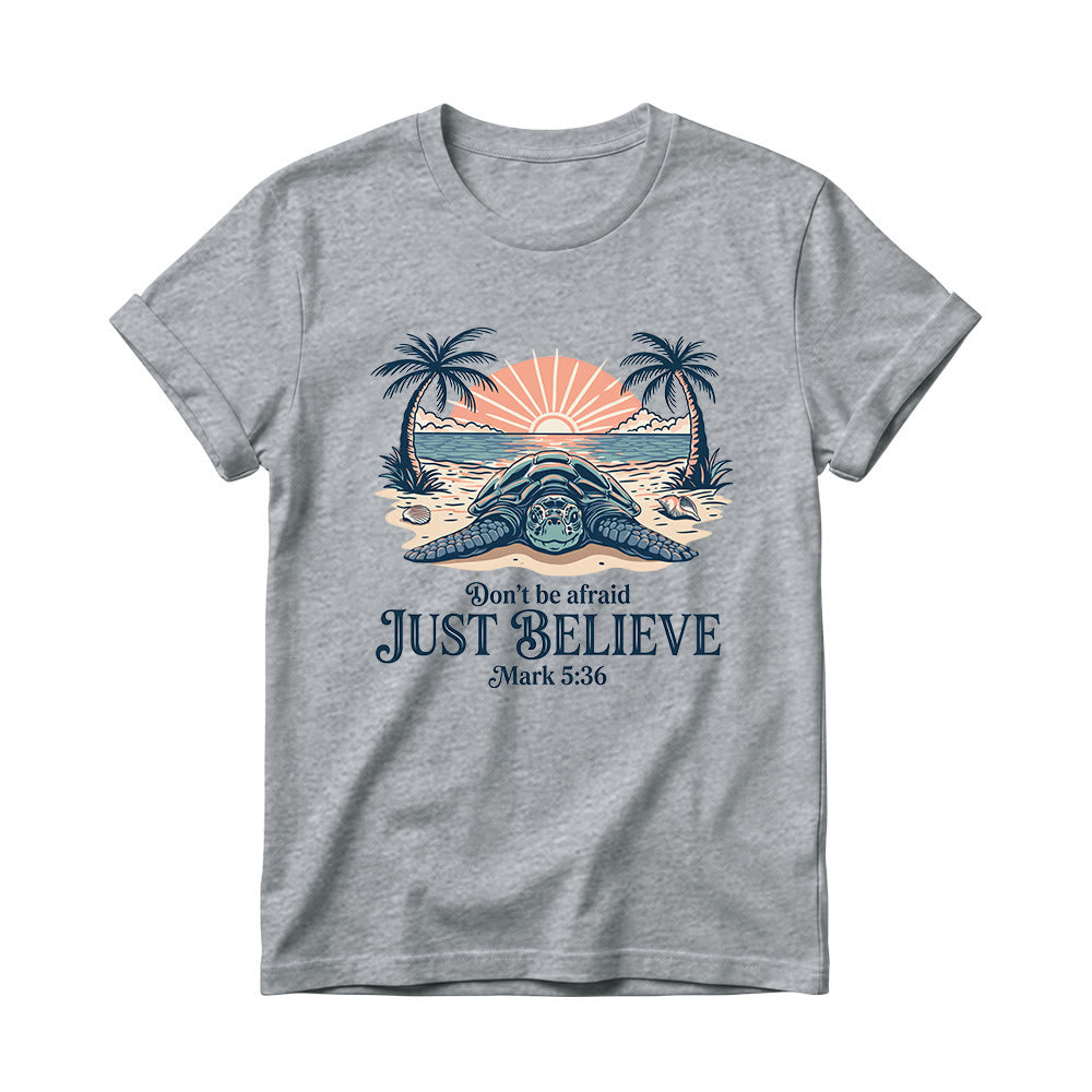 Christianartworkshop T-shirt à col rond pour femme, motif coucher de soleil sur la plage, palmier et tortue marine. « N’aie pas peur, crois simplement » (Marc 5:36). - Gris - 4XL - image 10