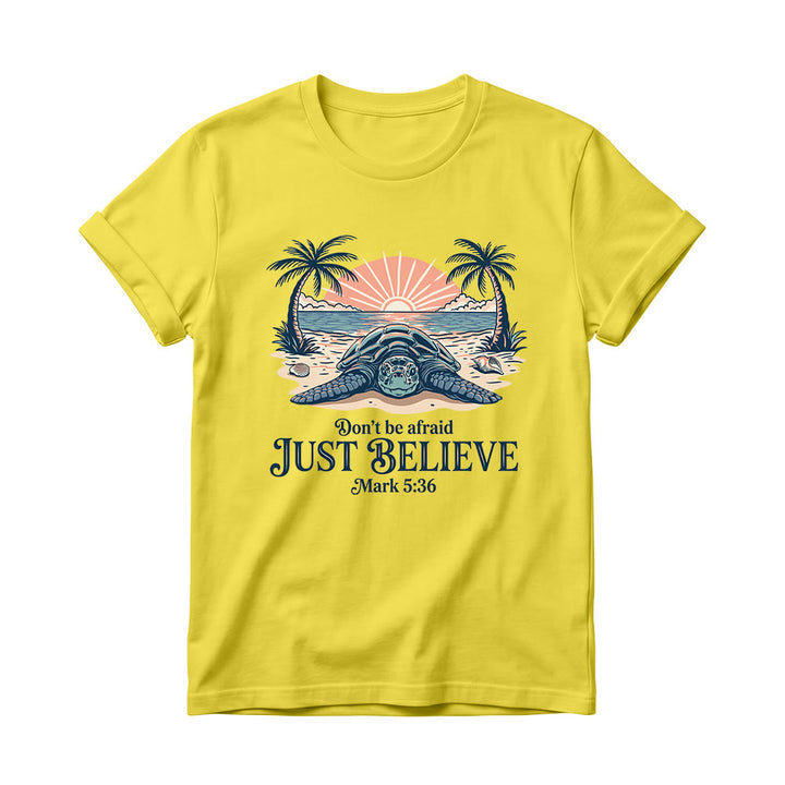 Christianartworkshop T-shirt à col rond pour femme, motif coucher de soleil sur la plage, palmier et tortue marine. « N’aie pas peur, crois simplement » (Marc 5:36). - Jaune - 4XL - image 8