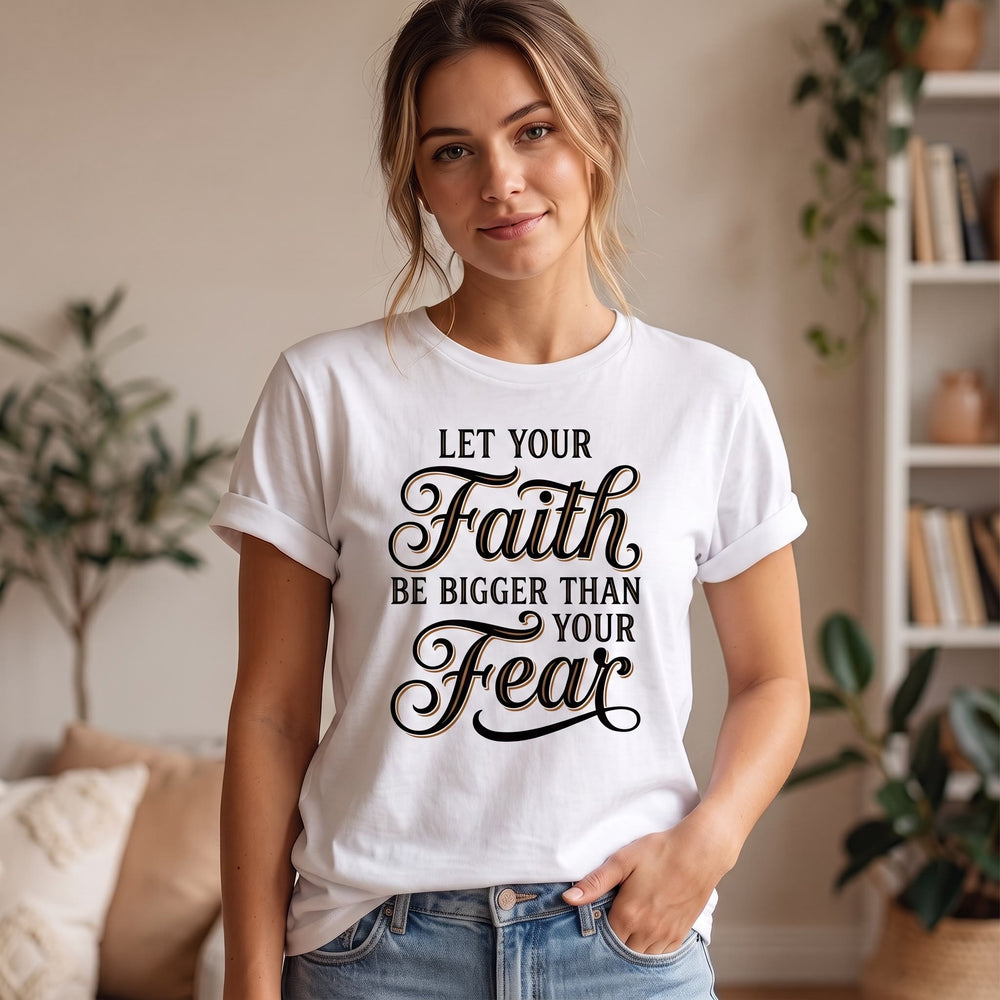 Christianartworkshop T-shirt décontracté à col rond pour femme avec accent décoratif en écriture cursive « Foi et Peur » - image 1