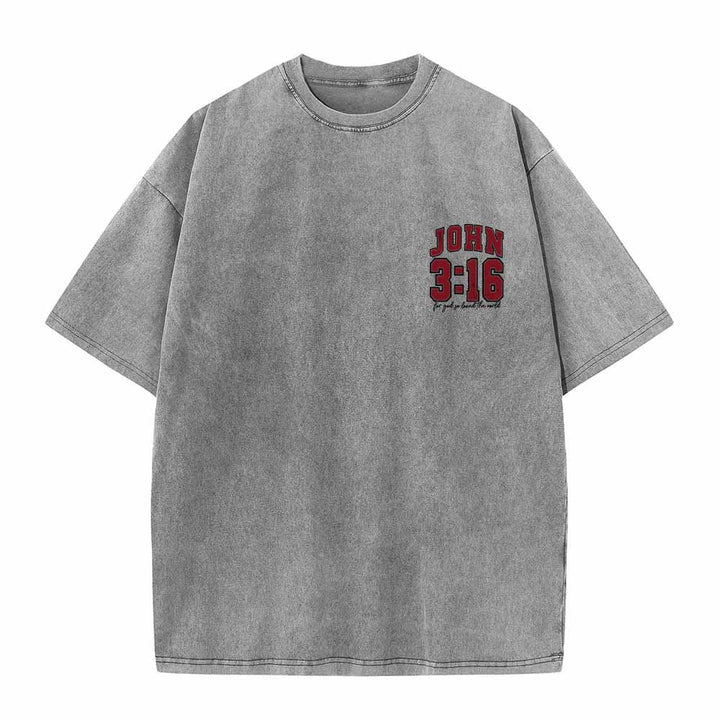 Christianartworkshop T-shirt lavé avec inscription « Jean 3:16 » (Poignée universitaire) au dos et côté poitrine : « Car Dieu a tant aimé le monde ». - image 1