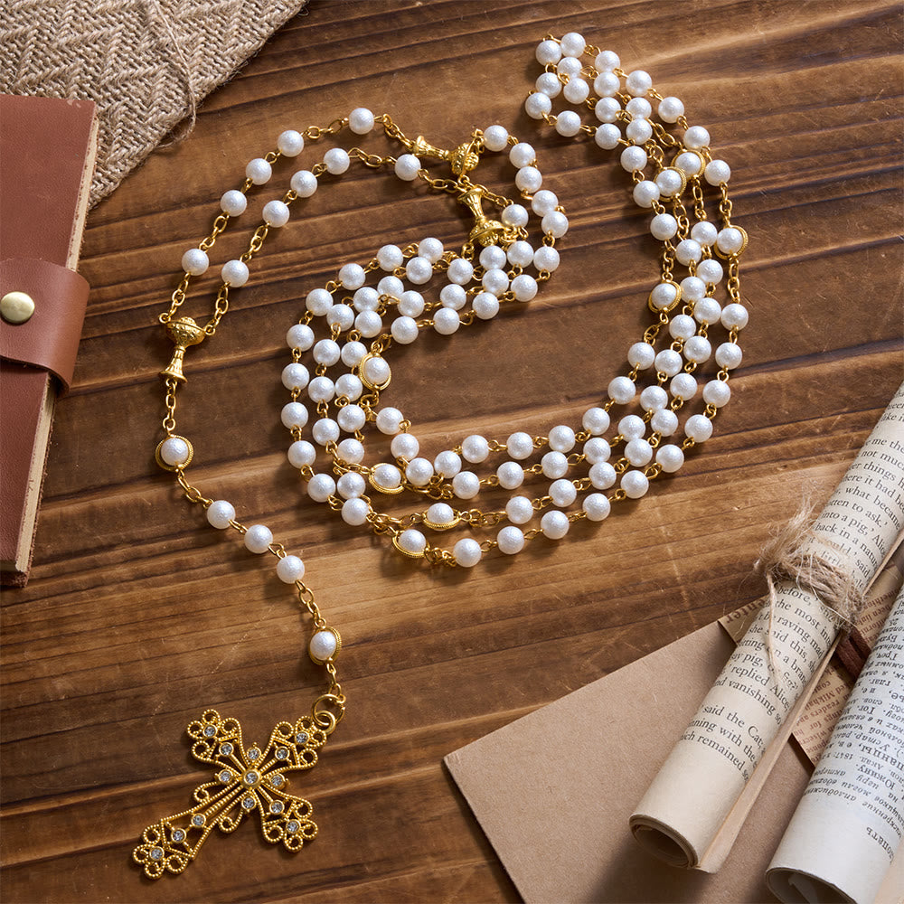 Chapelet de prière en forme de croix filigranée ornée de strass, symbole intemporel de la douce protection céleste, offert par Christianartworkshop pour les mariés. - image 2