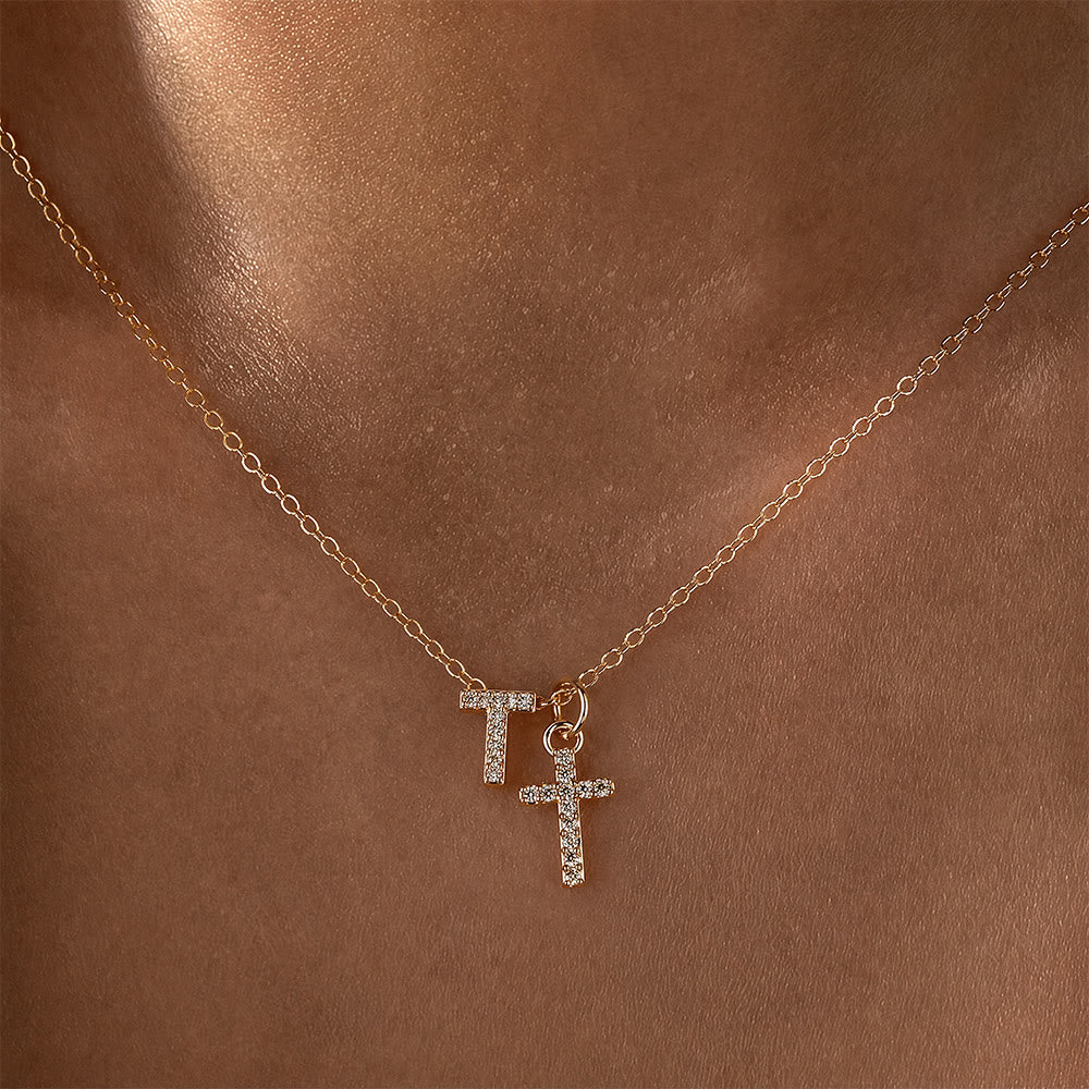 Christianartworkshop Collier pendentif double croix orné de strass et de lettres initiales A à Z : emblème intemporel de douce protection céleste - T - image 21