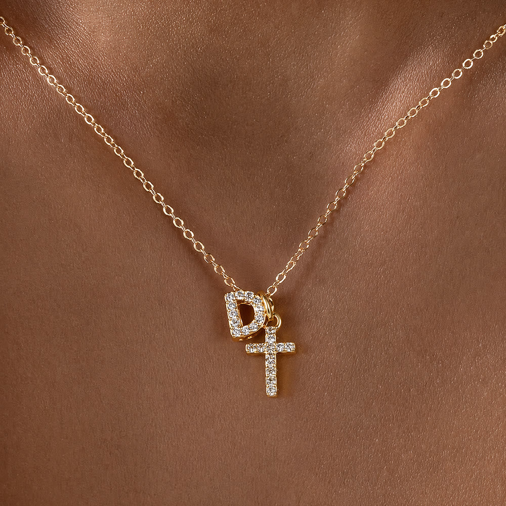 Christianartworkshop Collier pendentif double croix orné de strass et de lettres initiales A à Z : emblème intemporel de douce protection céleste - D - image 5