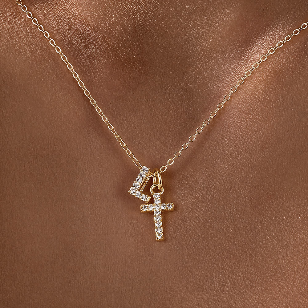 Christianartworkshop Collier pendentif double croix orné de strass et de lettres initiales A à Z : emblème intemporel de douce protection céleste - L - image 13