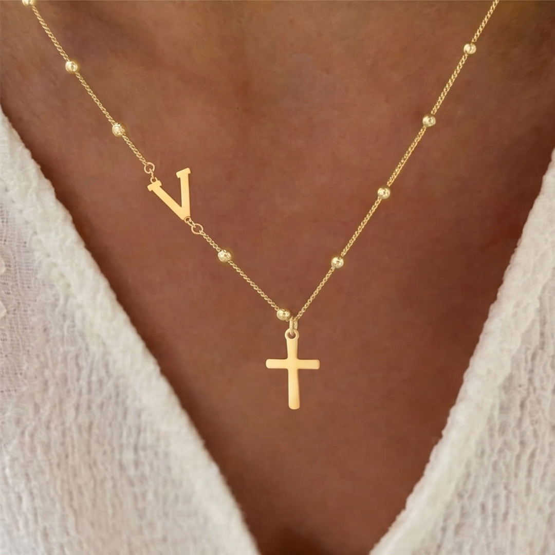 Christianartworkshop Collier pendentif croix avec initiale A-Z personnalisée sur chaîne à perles : emblème intemporel de douce protection céleste - Doré - V - image 21