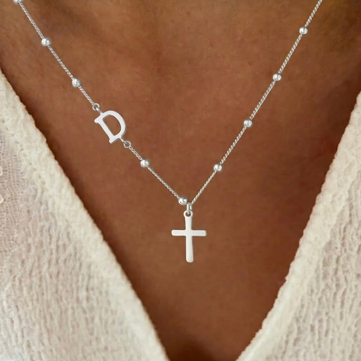 Christianartworkshop Collier pendentif croix avec initiale A-Z personnalisée sur chaîne à perles : emblème intemporel de douce protection céleste - Argent - D - image 30