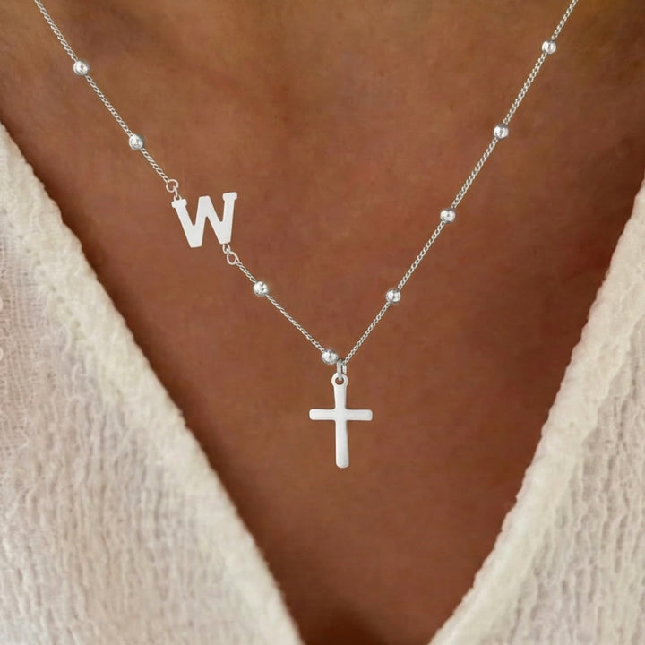 Christianartworkshop Collier pendentif croix avec initiale A-Z personnalisée sur chaîne à perles : emblème intemporel de douce protection céleste - Argent - W - image 48