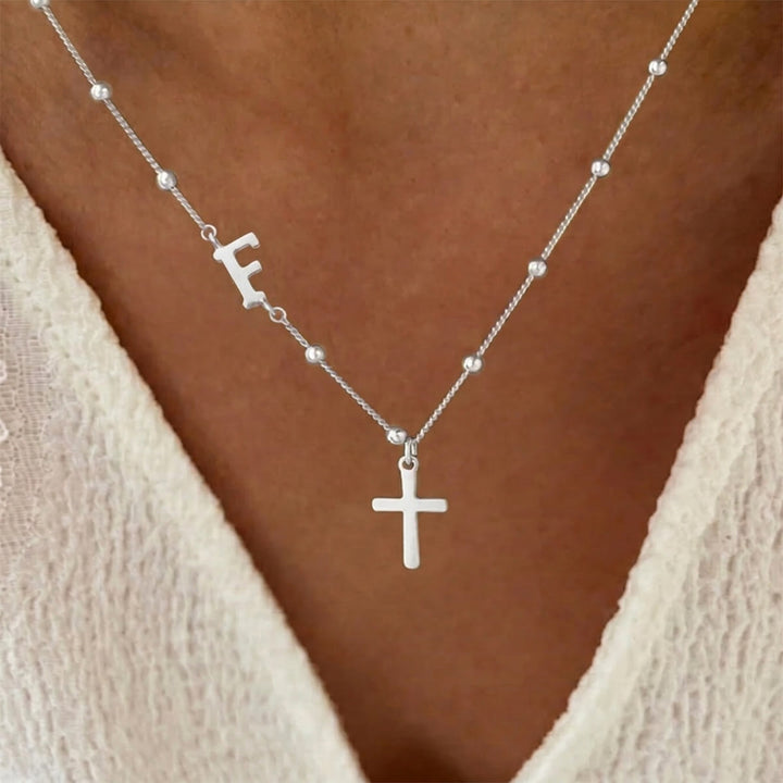 Christianartworkshop Collier pendentif croix avec initiale A-Z personnalisée sur chaîne à perles : emblème intemporel de douce protection céleste - Argent - F - image 32