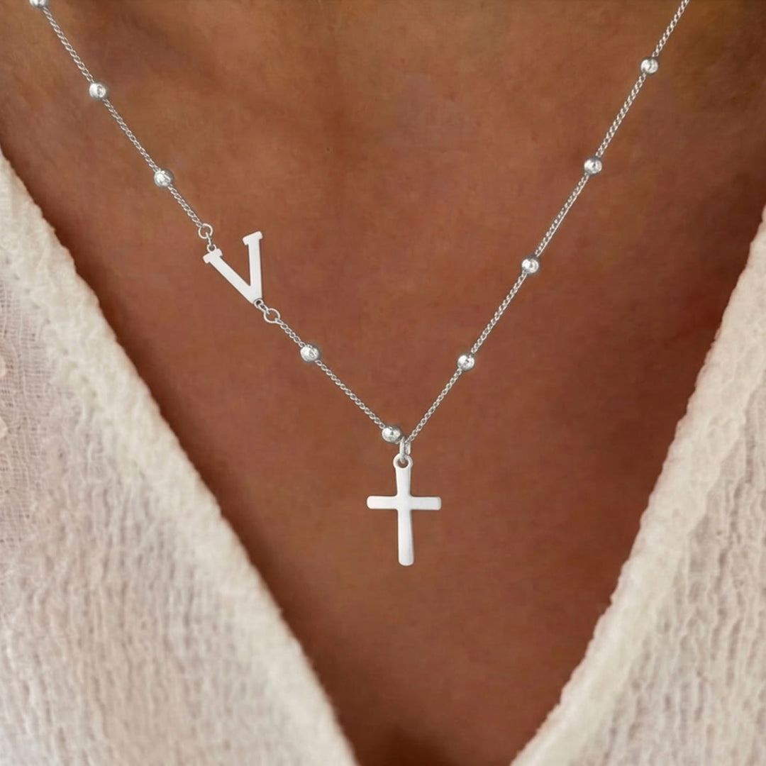 Christianartworkshop Collier pendentif croix avec initiale A-Z personnalisée sur chaîne à perles : emblème intemporel de douce protection céleste - Argent - V - image 47