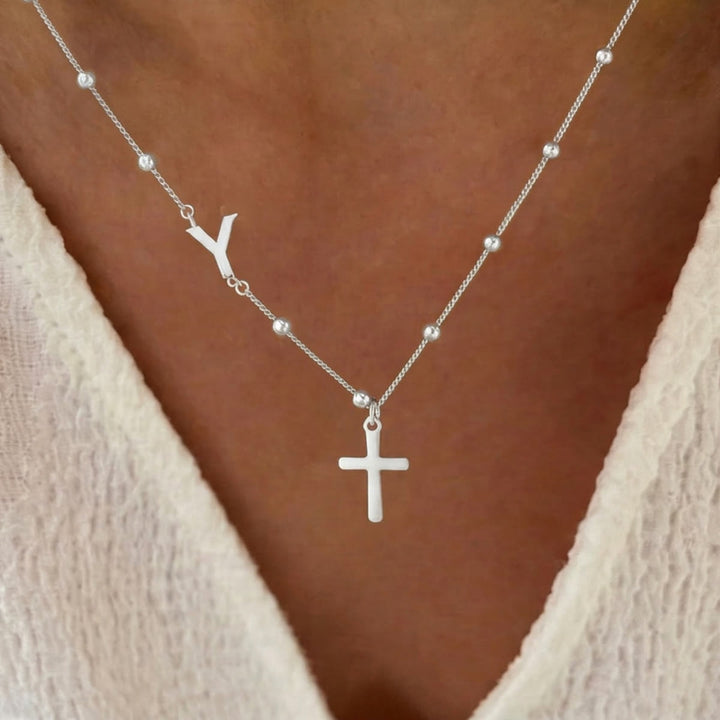 Christianartworkshop Collier pendentif croix avec initiale A-Z personnalisée sur chaîne à perles : emblème intemporel de douce protection céleste - Argent - Y - image 50