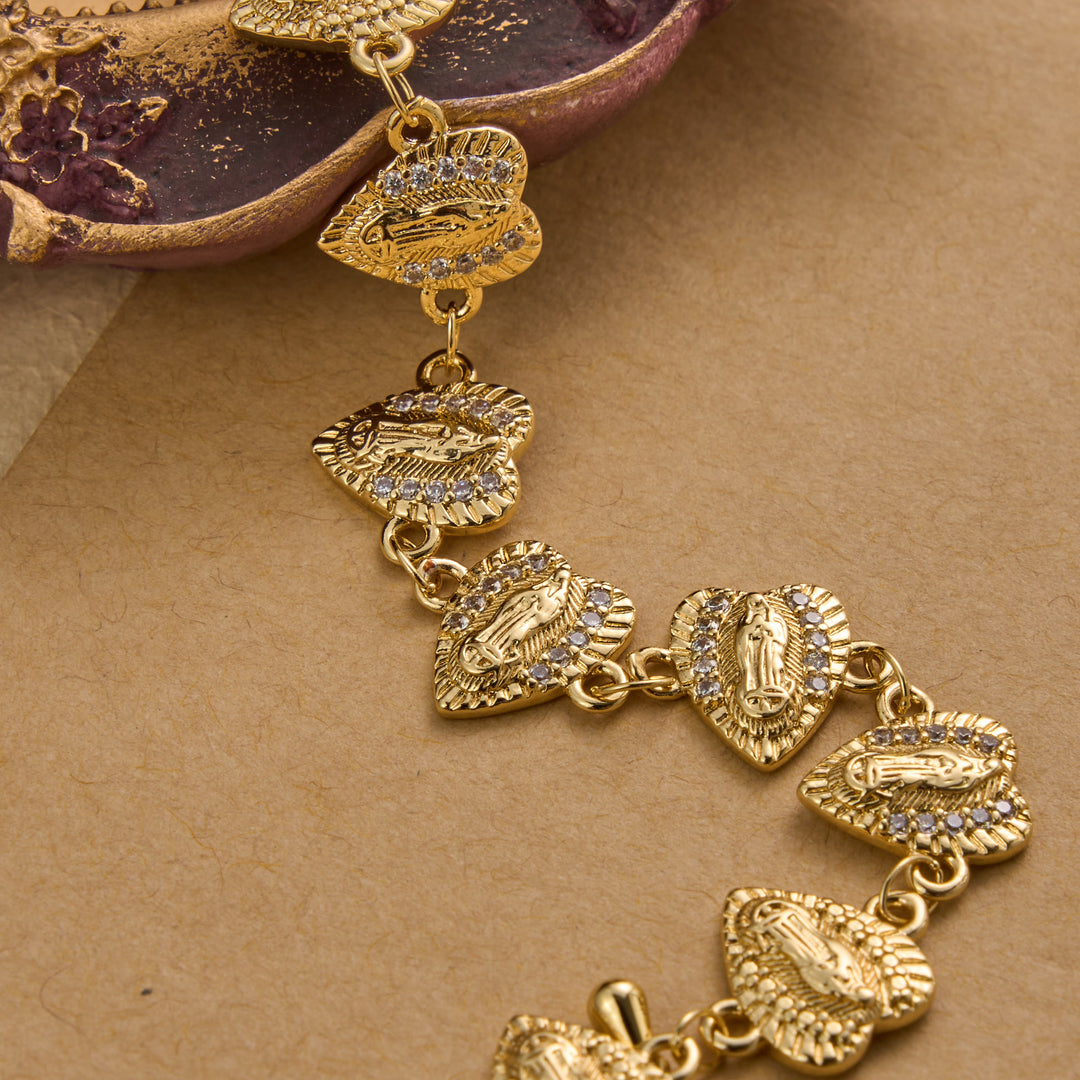 Christianartworkshop Bracelet à maillons orné d'un médaillon en forme de cœur et de paillettes, avec l'effigie de Notre-Dame de Guadalupe : emblème intemporel de la douce protection céleste. - image 4