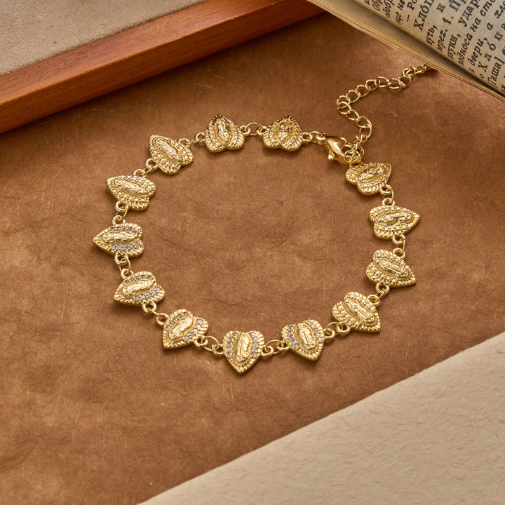 Christianartworkshop Bracelet à maillons orné d'un médaillon en forme de cœur et de paillettes, avec l'effigie de Notre-Dame de Guadalupe : emblème intemporel de la douce protection céleste. - Notre Dame - image 0