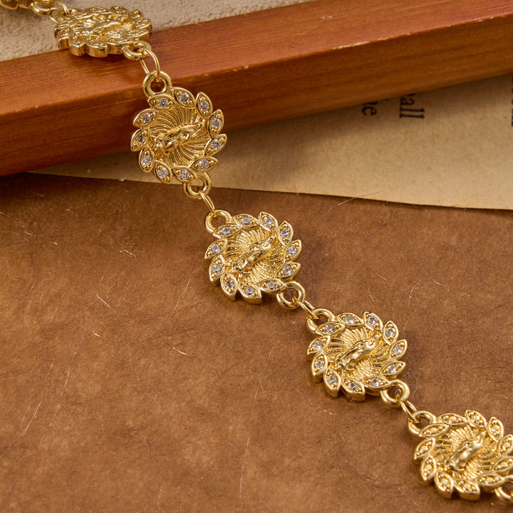 Christianartworkshop Bracelet à maillons orné d'un médaillon à pétales rayonnants et d'une bordure scintillante, orné du médaillon Notre-Dame de Guadalupe : emblème intemporel de la douce protection céleste. - image 4