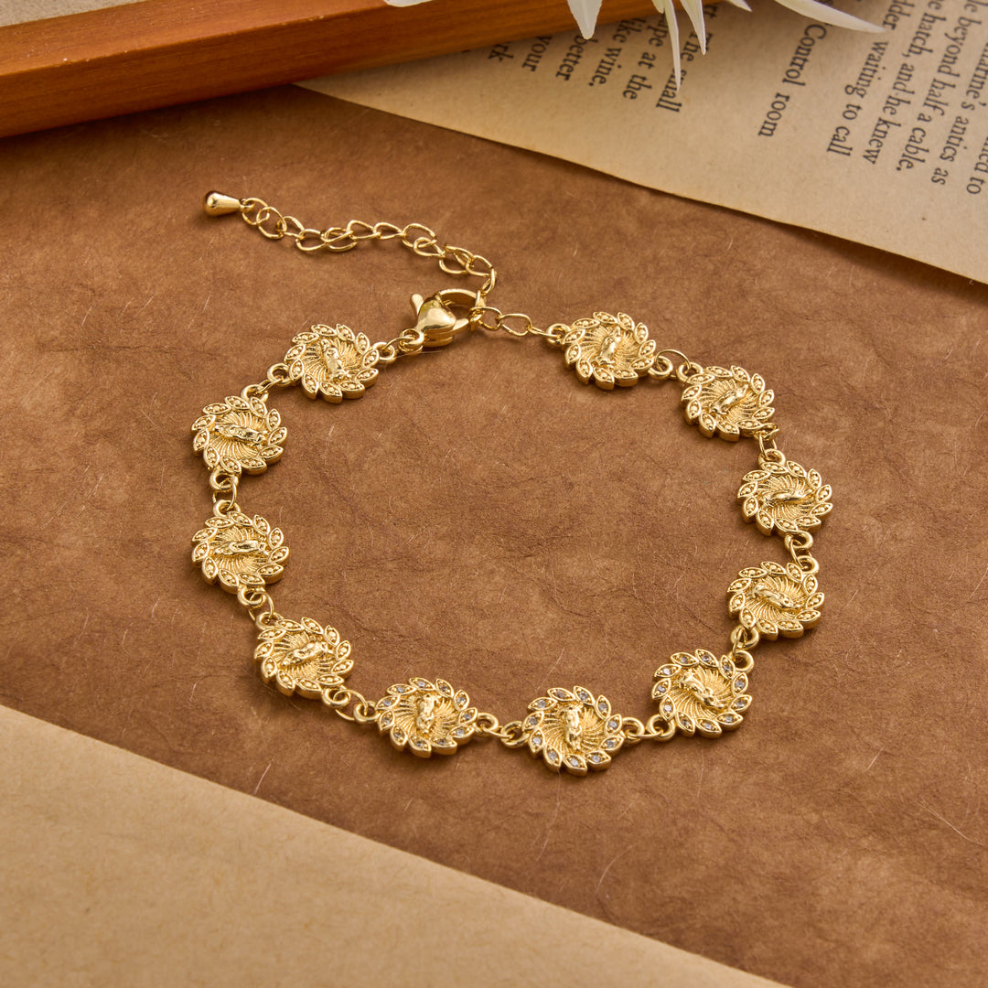 Christianartworkshop Bracelet à maillons orné d'un médaillon à pétales rayonnants et d'une bordure scintillante, orné du médaillon Notre-Dame de Guadalupe : emblème intemporel de la douce protection céleste. - Notre Dame - image 0