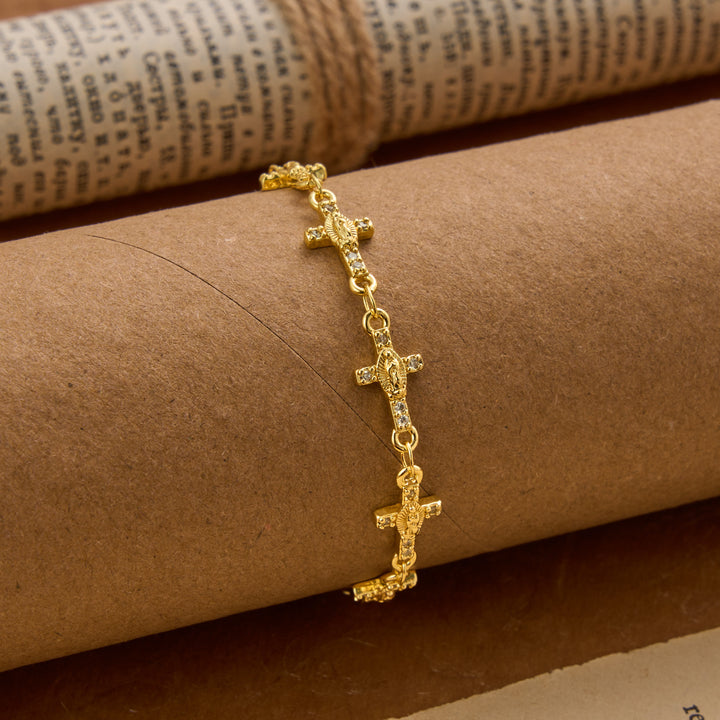 Christianartworkshop Bracelet à maillons scintillants orné d'une croix incrustée à l'effigie de Notre-Dame de Guadalupe : emblème intemporel de la douce protection céleste - Notre-Dame et la Croix - image 0