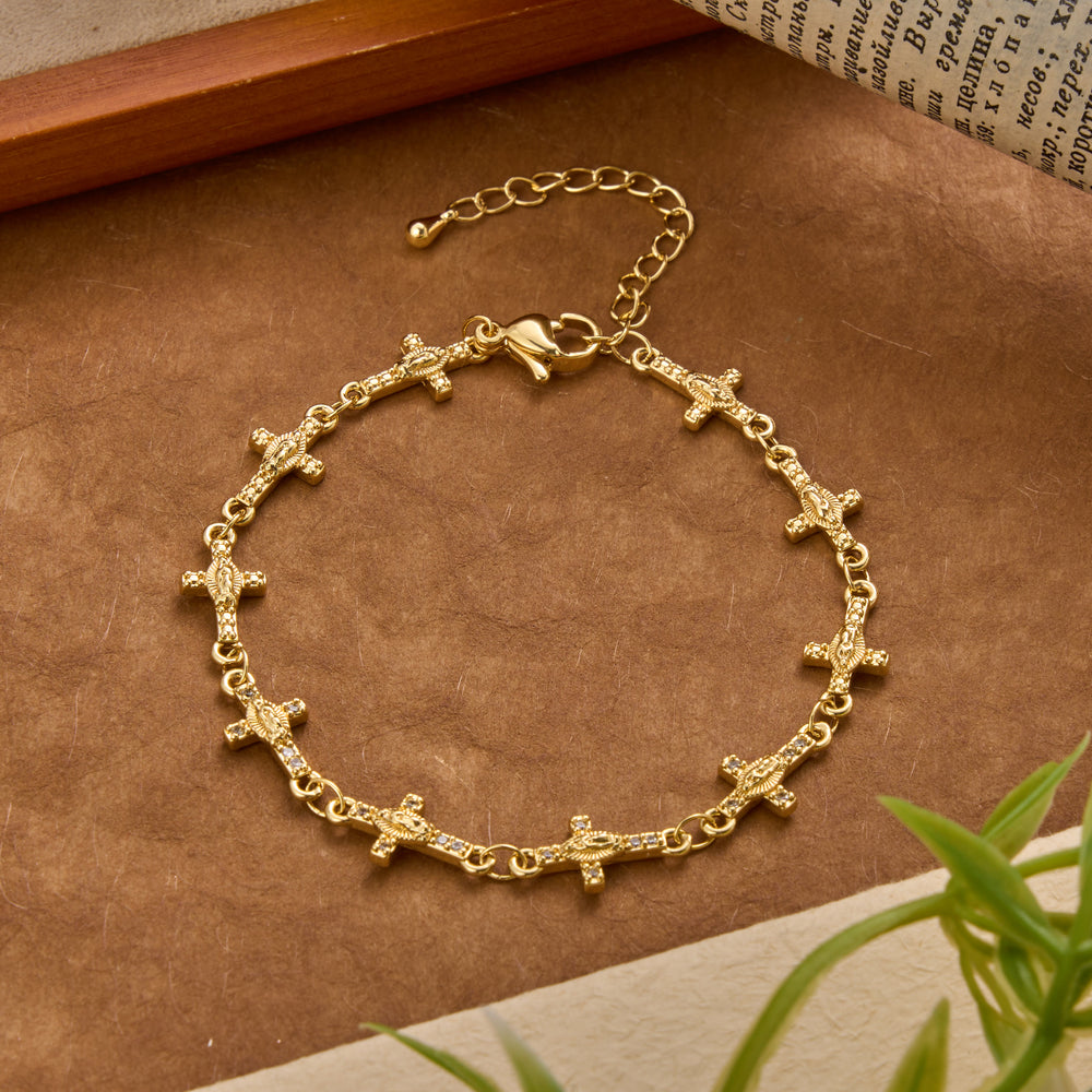 Christianartworkshop Bracelet à maillons scintillants orné d'une croix incrustée à l'effigie de Notre-Dame de Guadalupe : emblème intemporel de la douce protection céleste - image 1