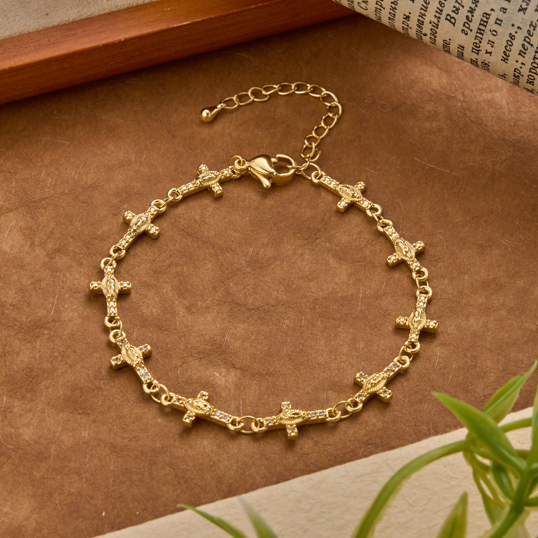 Christianartworkshop Bracelet à maillons scintillants orné d'une croix incrustée à l'effigie de Notre-Dame de Guadalupe : emblème intemporel de la douce protection céleste - image 1